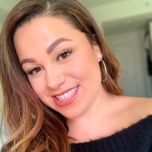 Meet your Posher, Alexis